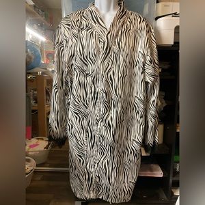 LIKE NEW Frederick’s of Hollywood PLUS SIZE SILKY ROBE